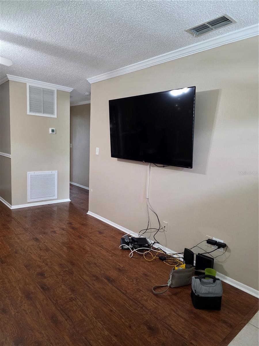 Image 5 of 26 For 6190 80th Street N 204