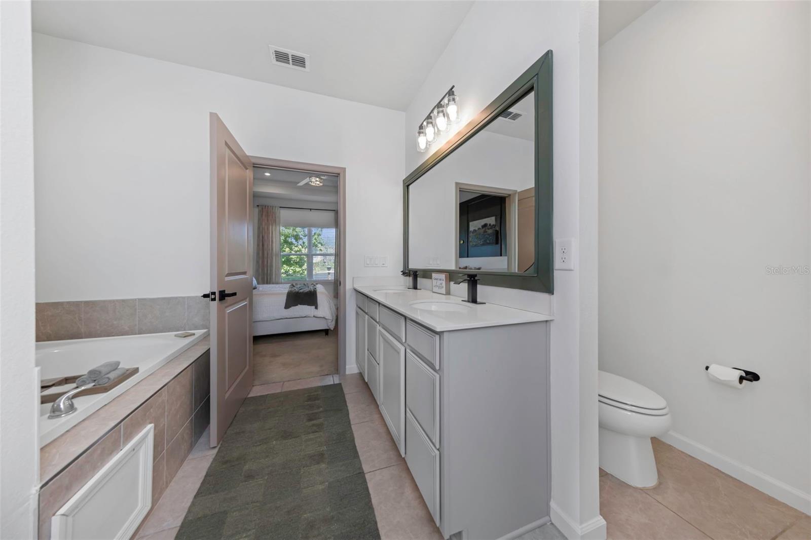 Image 16 of 43 For 2427 Portico Street