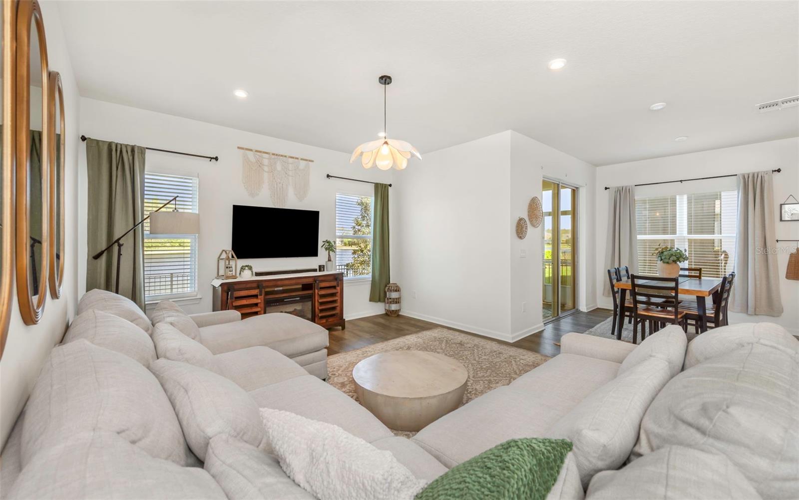 Image 18 of 43 For 2427 Portico Street