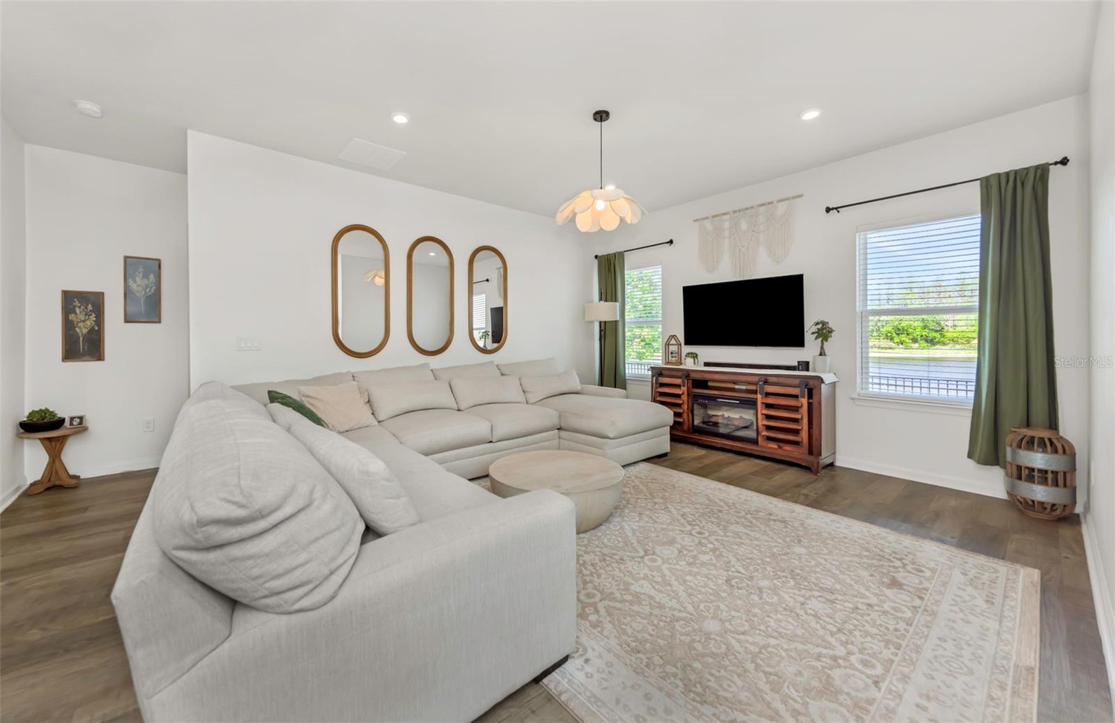 Image 19 of 43 For 2427 Portico Street