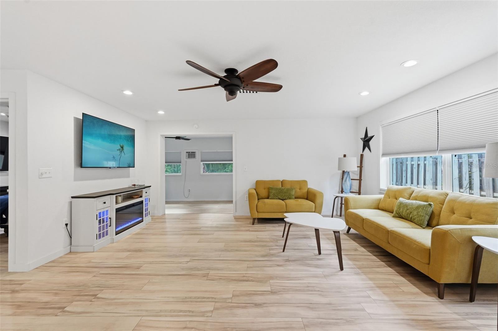 Listing photo id 9 for 811 Michigan Boulevard