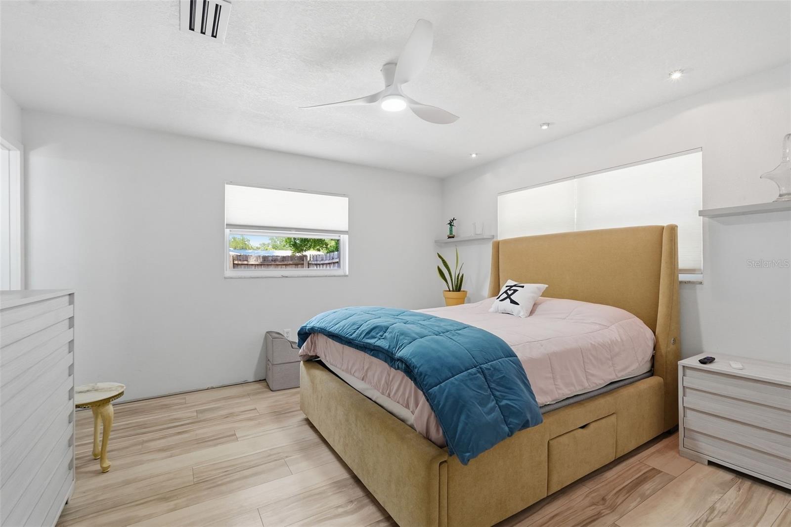 Listing photo id 10 for 811 Michigan Boulevard