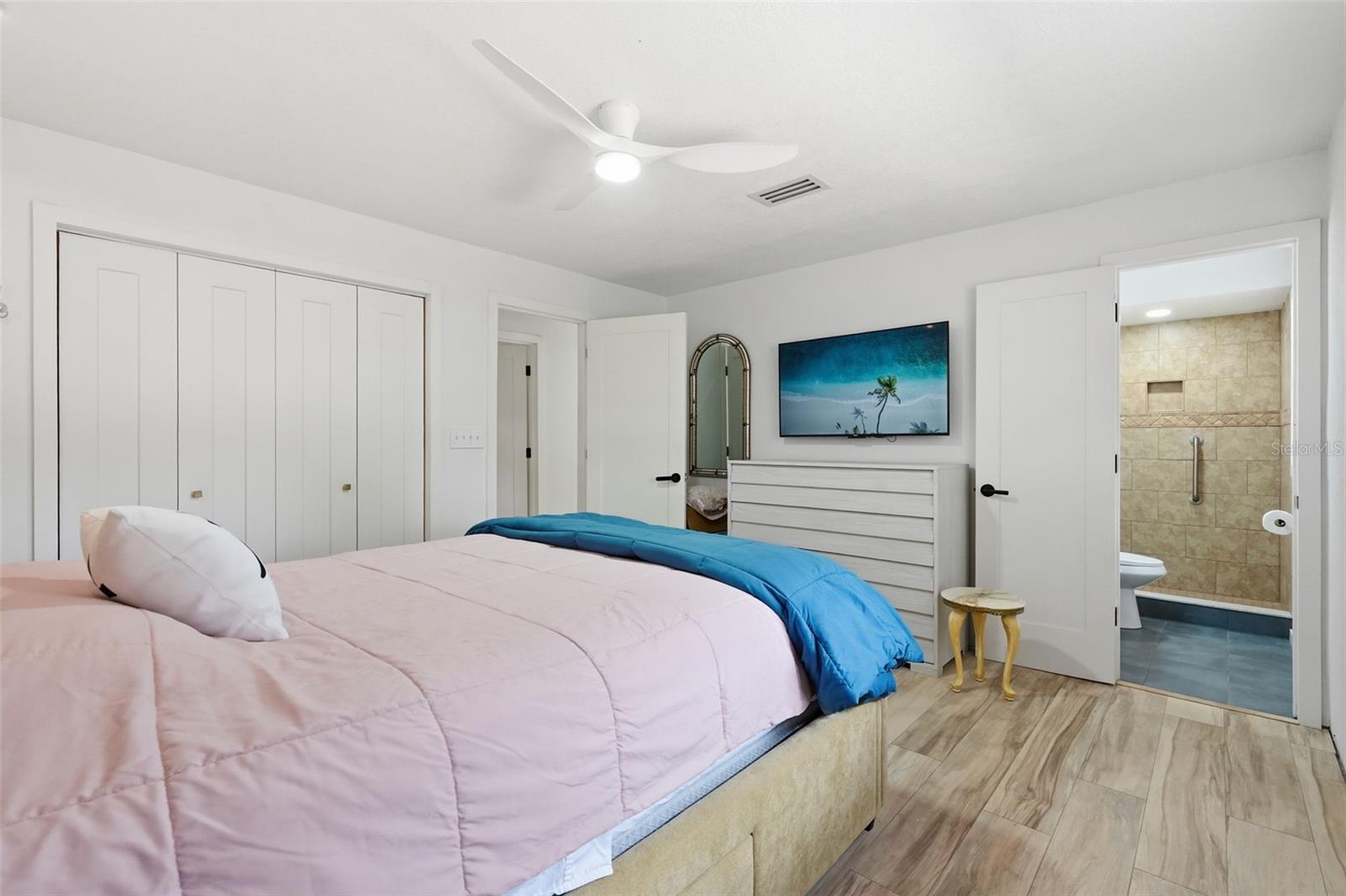 Listing photo id 11 for 811 Michigan Boulevard