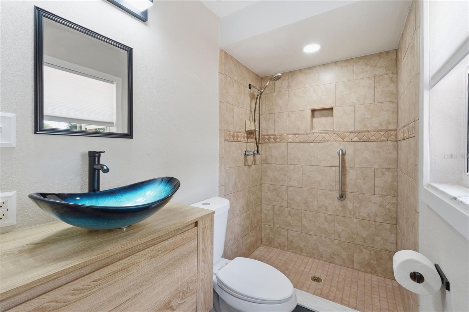 Listing photo id 12 for 811 Michigan Boulevard