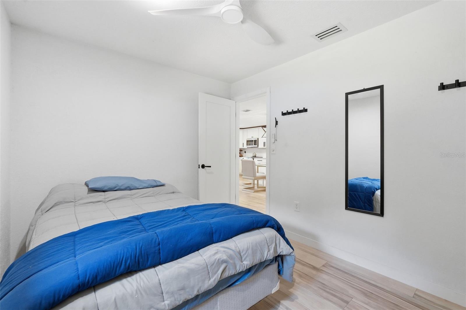 Listing photo id 16 for 811 Michigan Boulevard