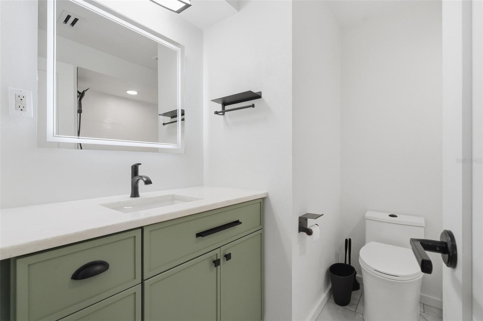 Listing photo id 17 for 811 Michigan Boulevard