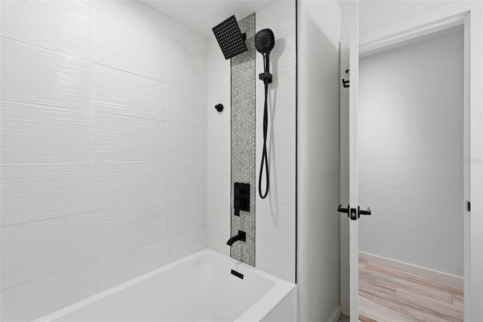 Listing photo id 18 for 811 Michigan Boulevard