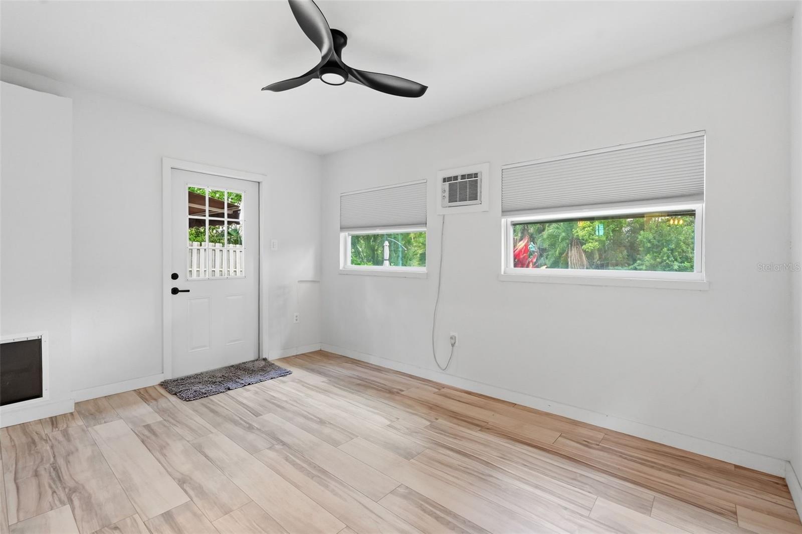 Listing photo id 20 for 811 Michigan Boulevard