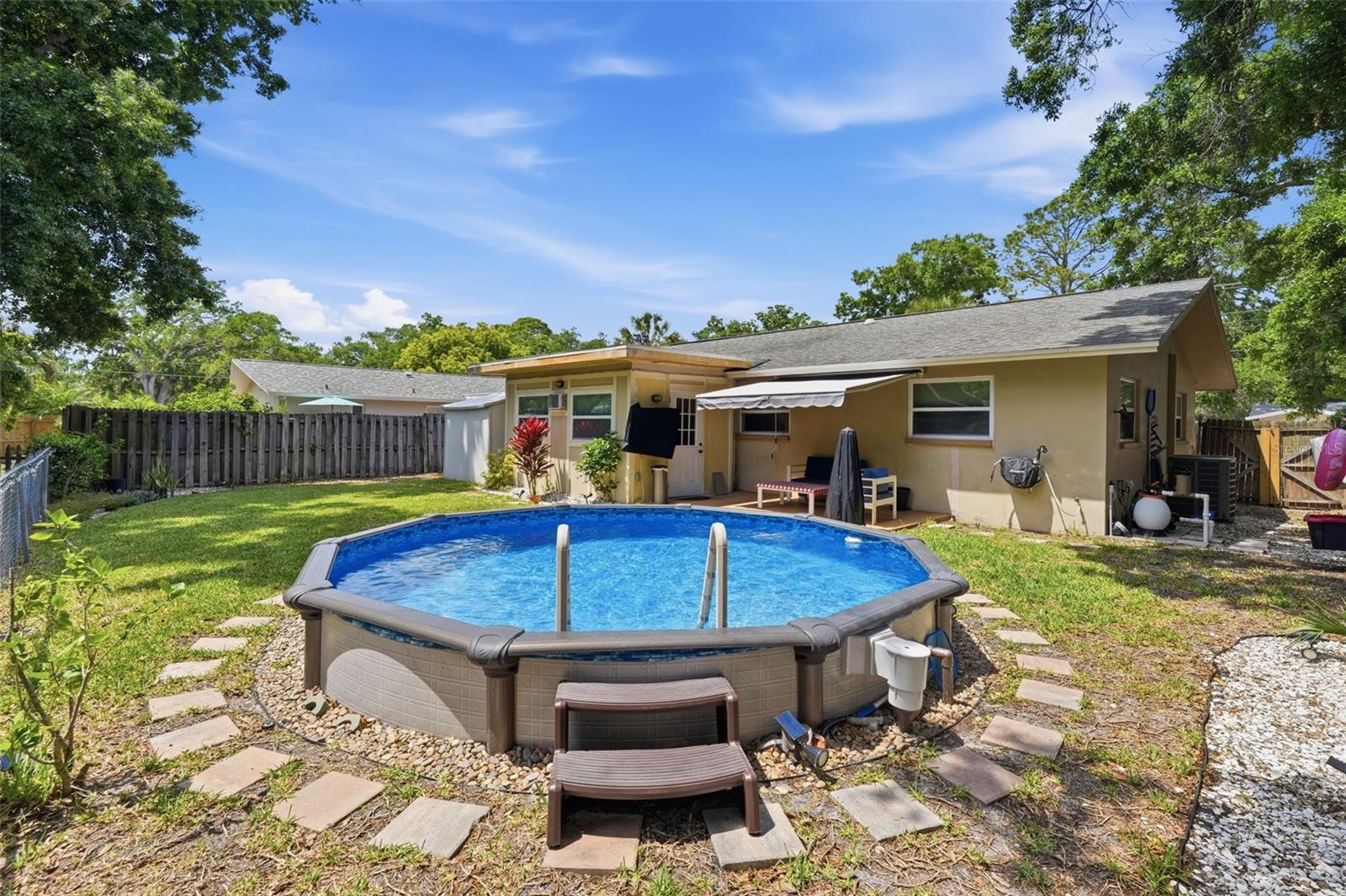 Listing photo id 24 for 811 Michigan Boulevard