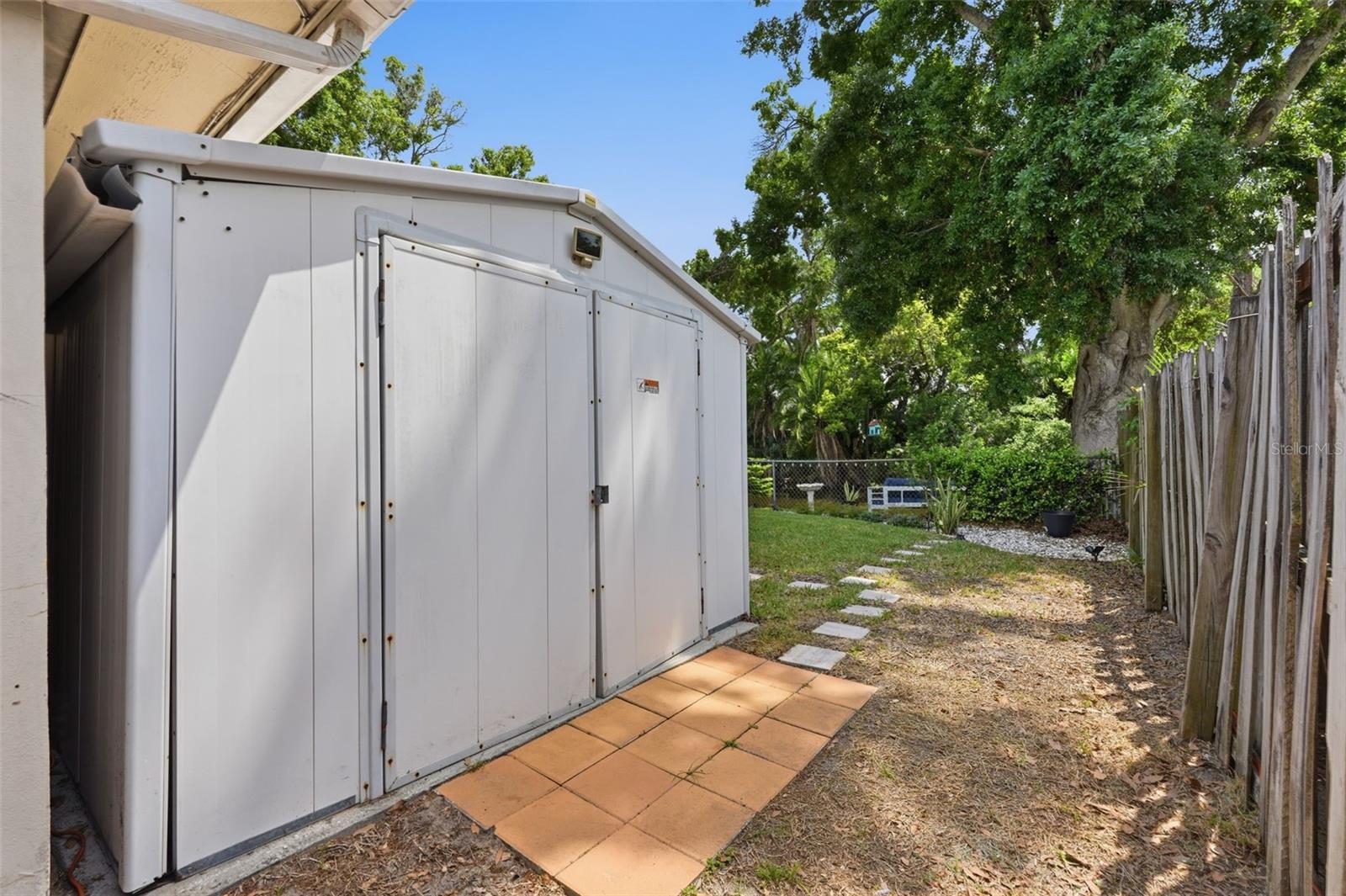 Listing photo id 27 for 811 Michigan Boulevard