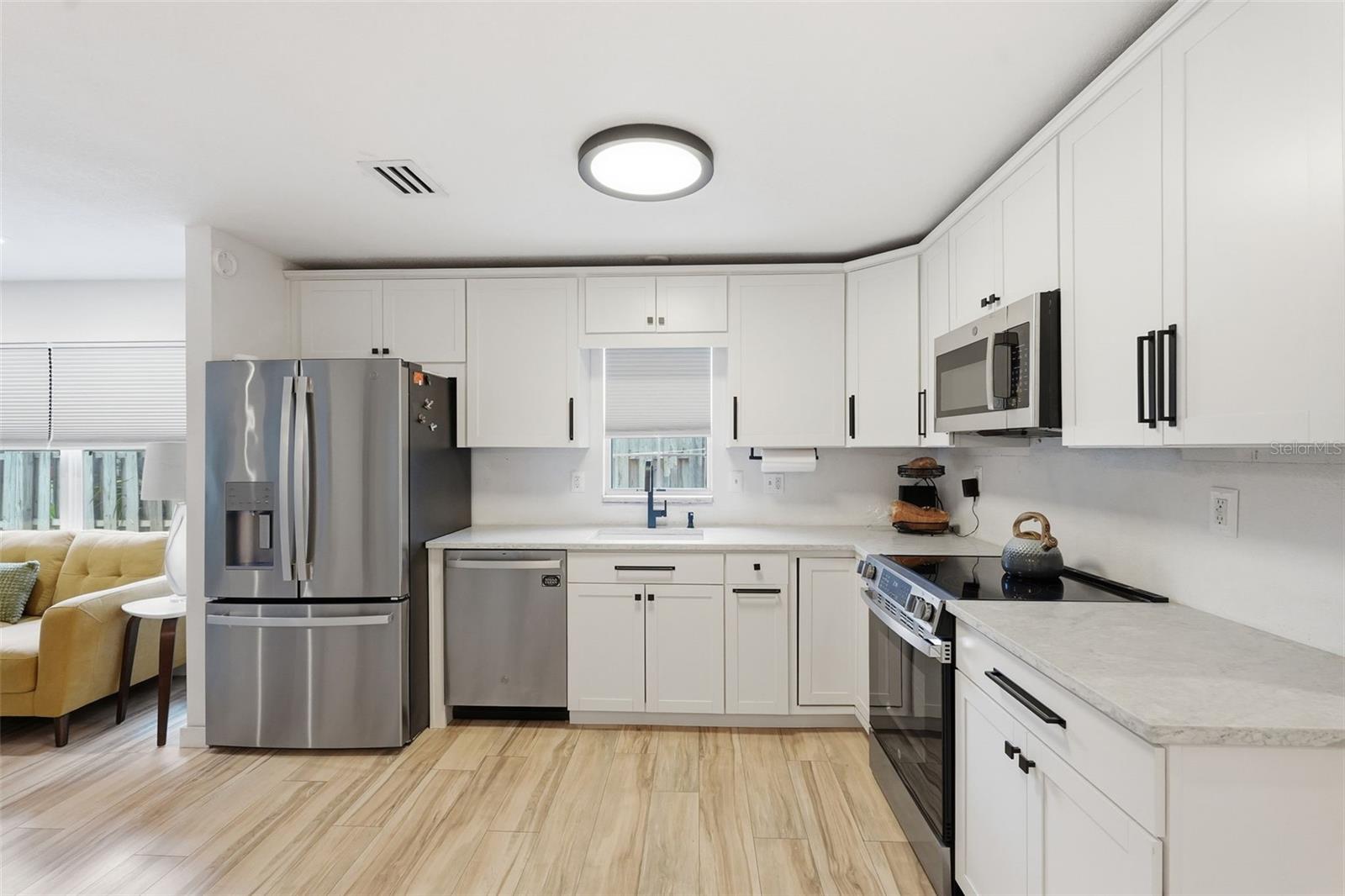 Listing photo id 2 for 811 Michigan Boulevard