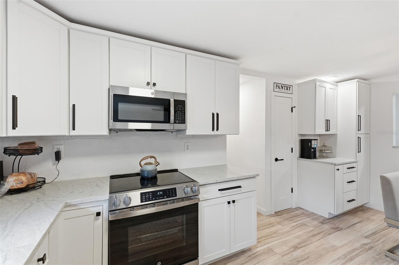 Listing photo id 3 for 811 Michigan Boulevard