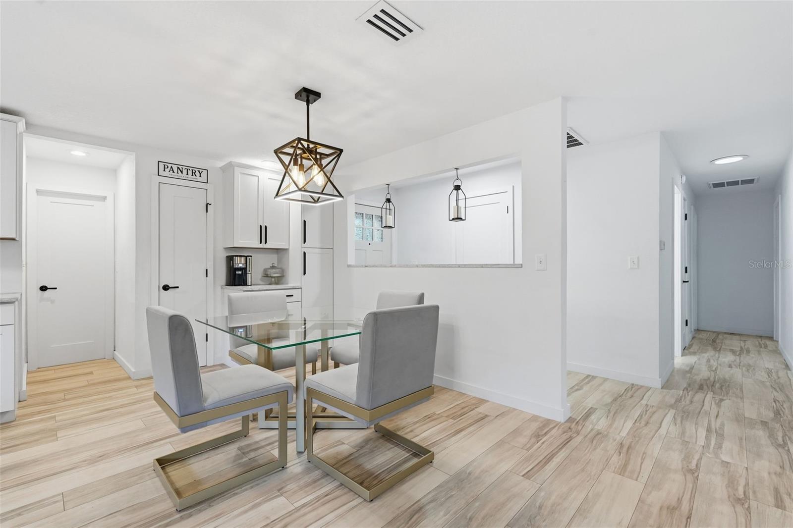 Listing photo id 5 for 811 Michigan Boulevard