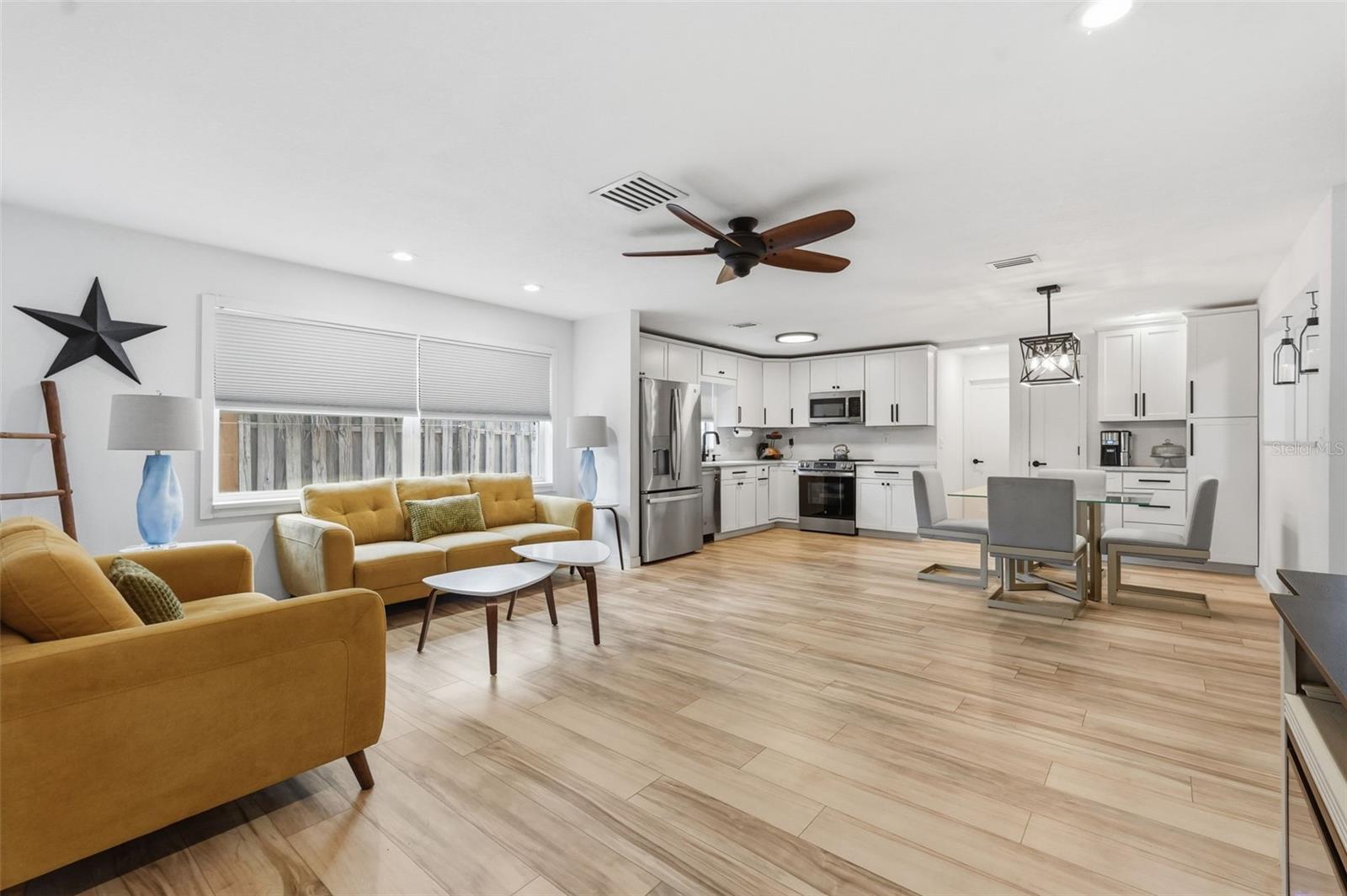 Listing photo id 6 for 811 Michigan Boulevard