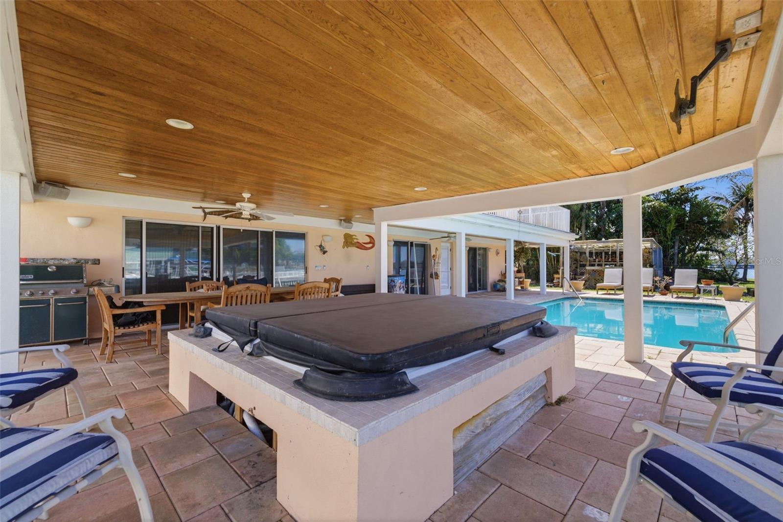 Image 19 of 31 For 3876 Shore Acres Boulevard Ne