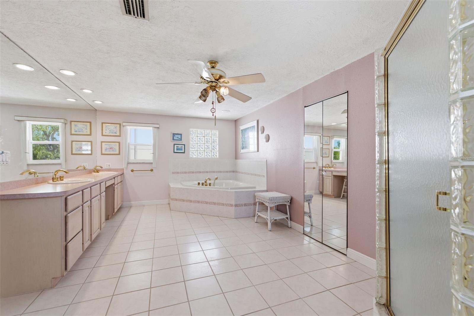 Image 29 of 31 For 3876 Shore Acres Boulevard Ne