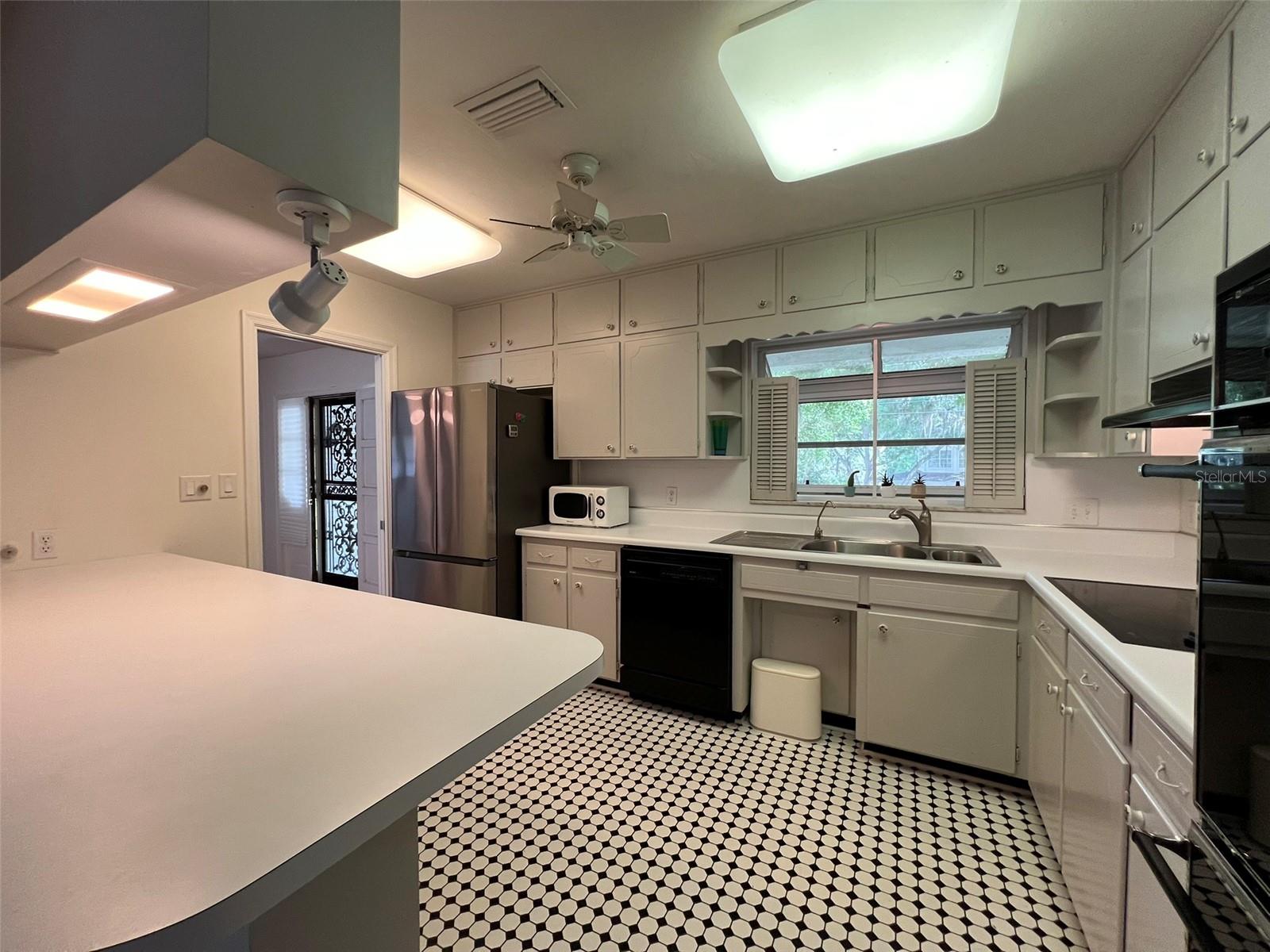 Image 13 of 62 For 520 Riverhills Drive