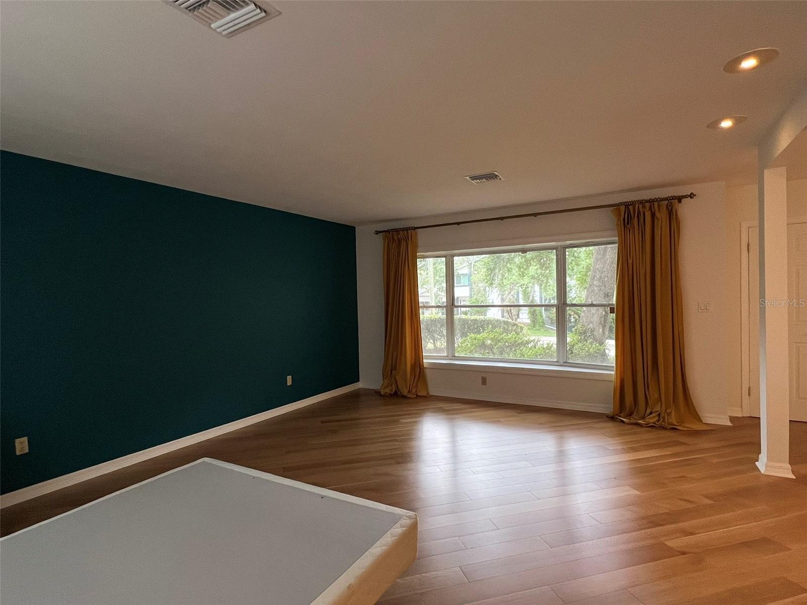 Image 9 of 62 For 520 Riverhills Drive