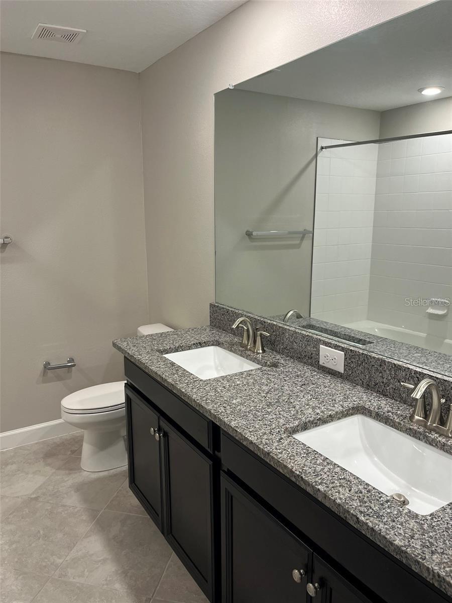 Image 26 of 29 For 1712 Roseville Street