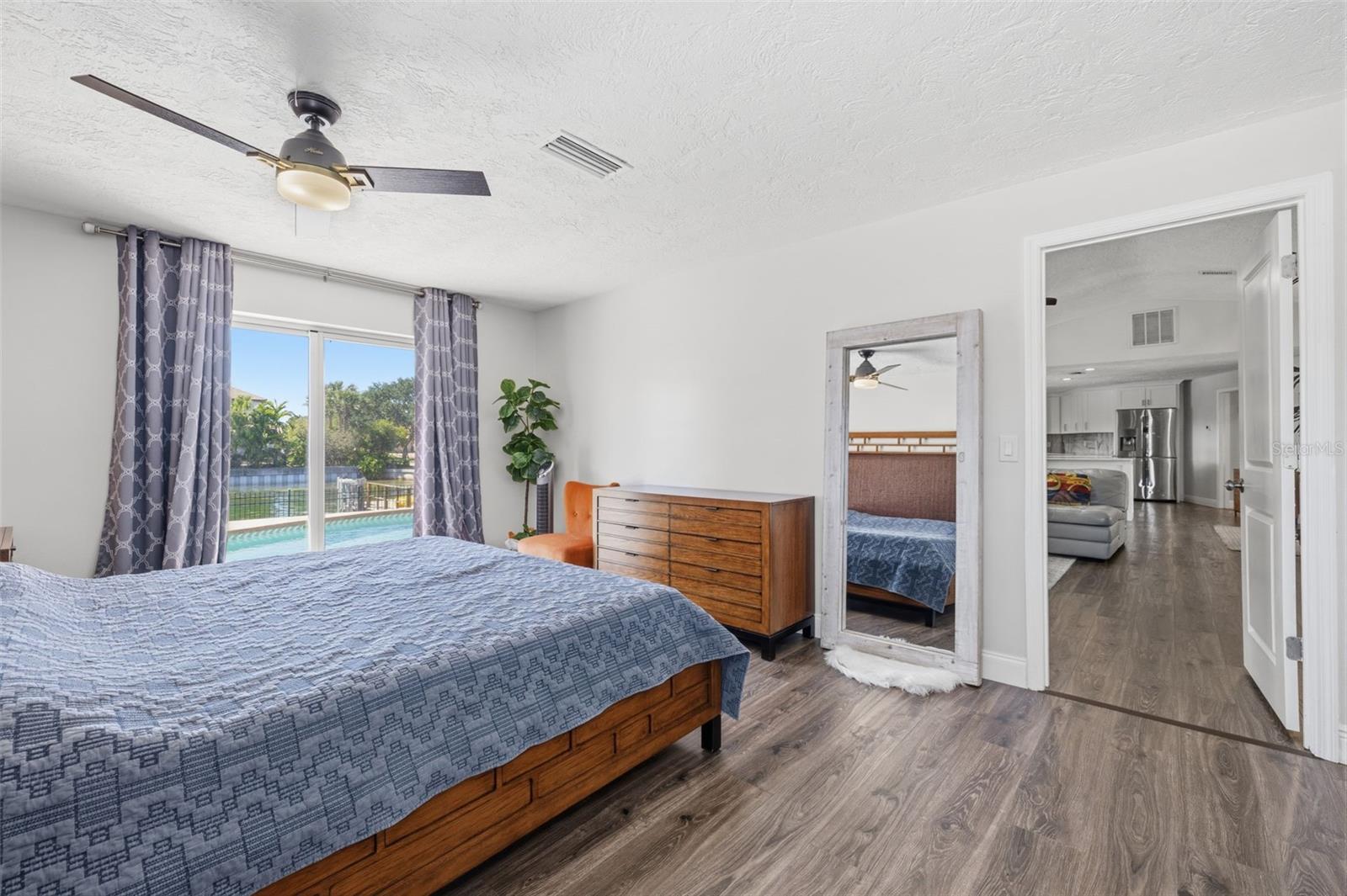 Image 23 of 60 For 1997 Hawaii Avenue Ne