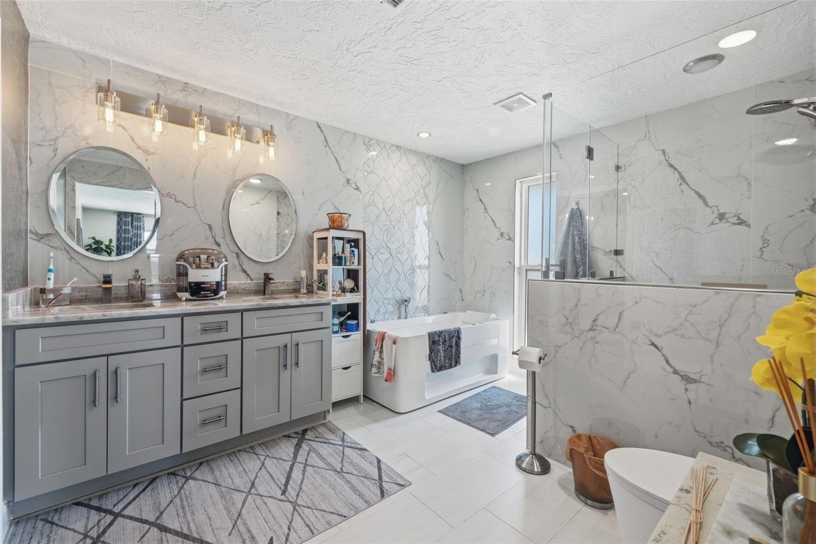 Image 26 of 60 For 1997 Hawaii Avenue Ne