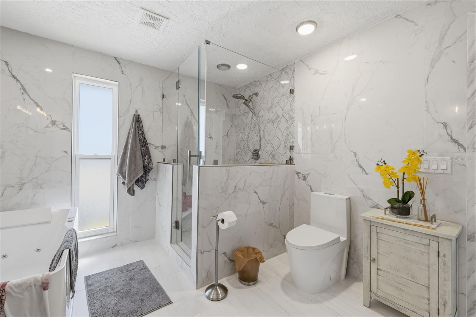 Image 27 of 60 For 1997 Hawaii Avenue Ne