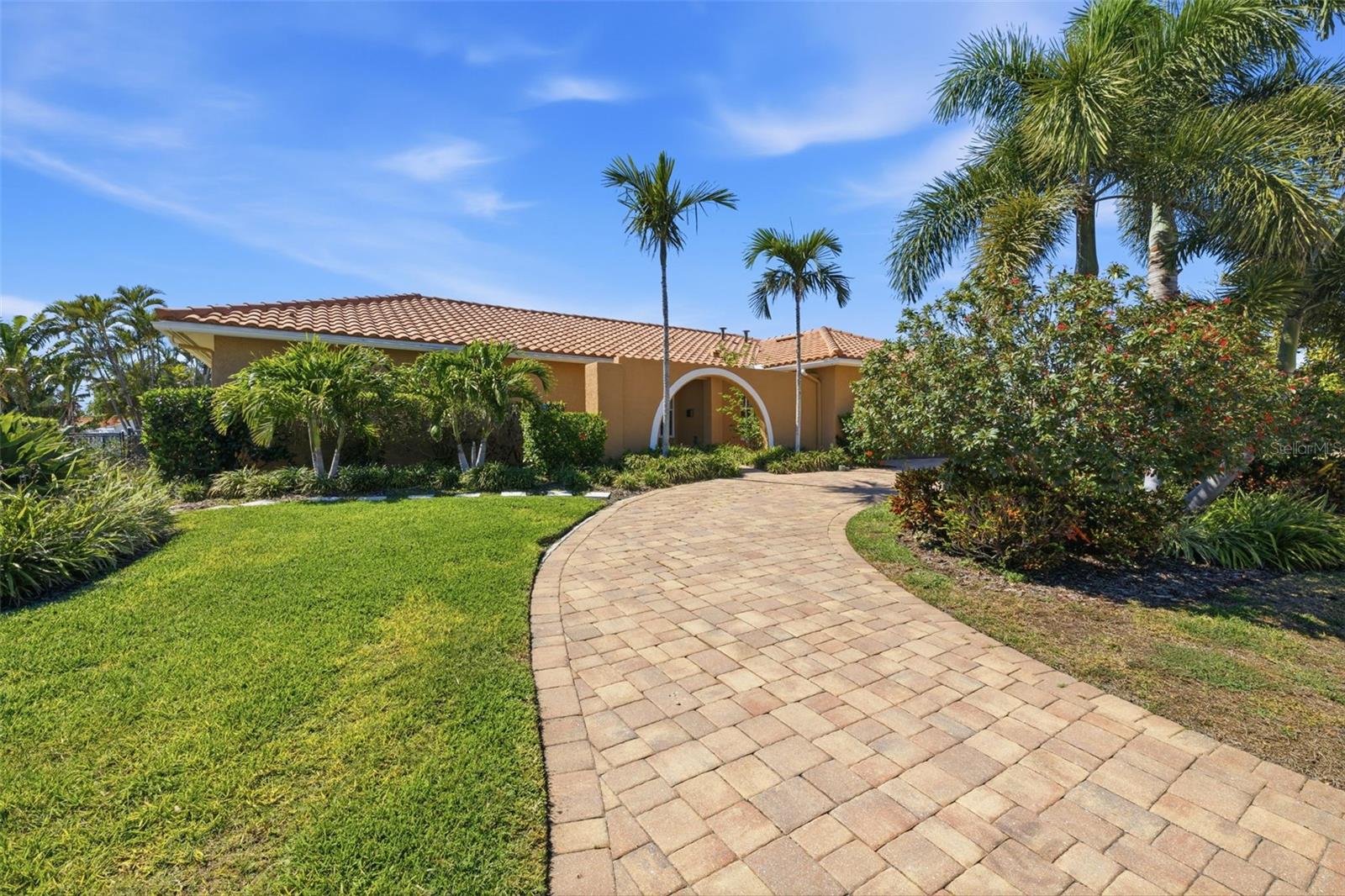 Image 3 of 60 For 1997 Hawaii Avenue Ne