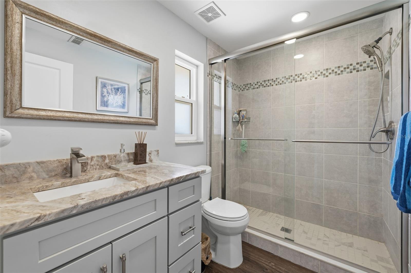 Image 35 of 60 For 1997 Hawaii Avenue Ne