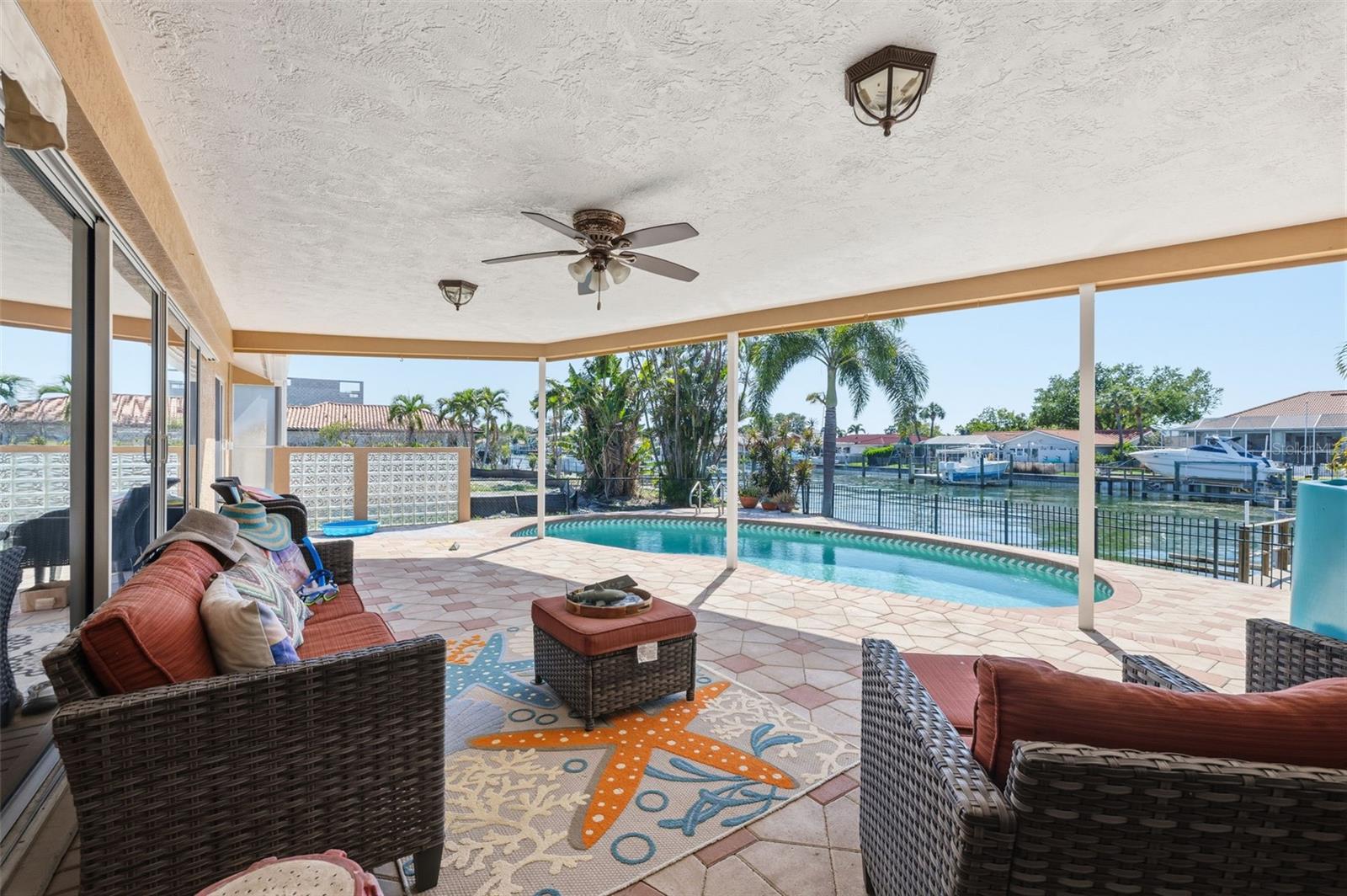 Image 37 of 60 For 1997 Hawaii Avenue Ne