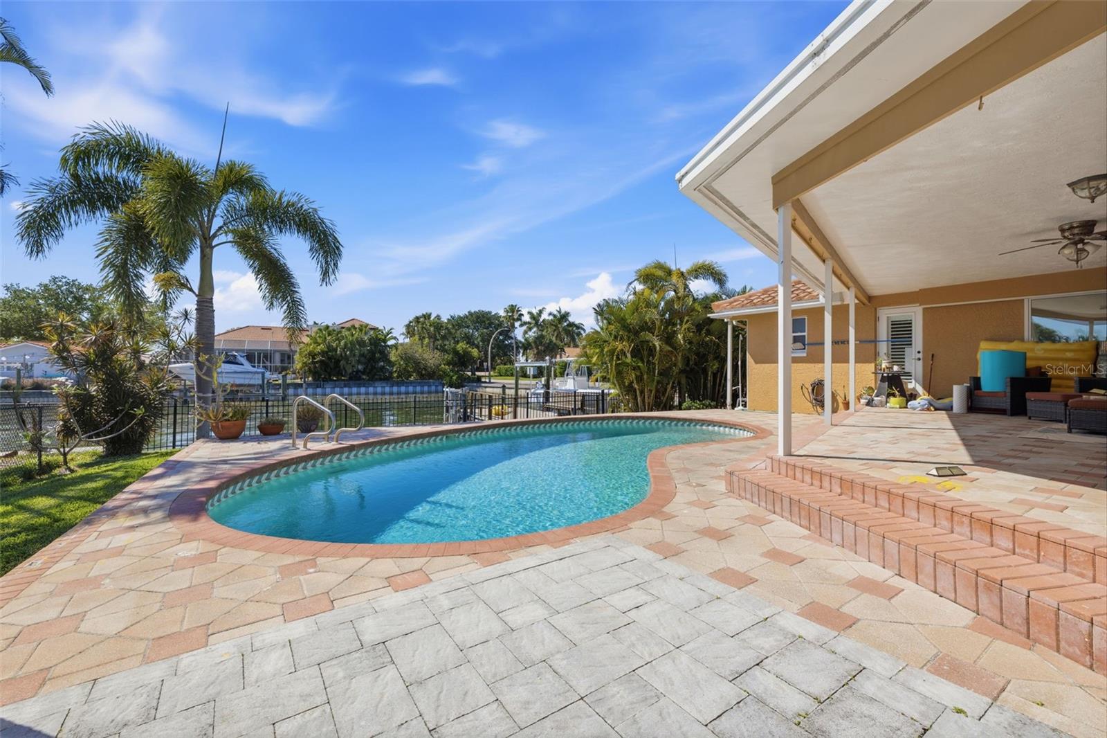 Image 38 of 60 For 1997 Hawaii Avenue Ne