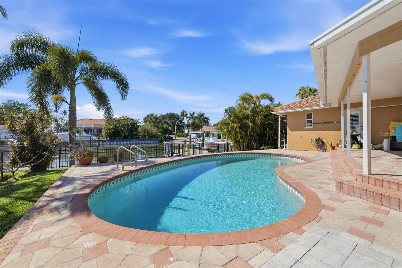 Image 39 of 60 For 1997 Hawaii Avenue Ne