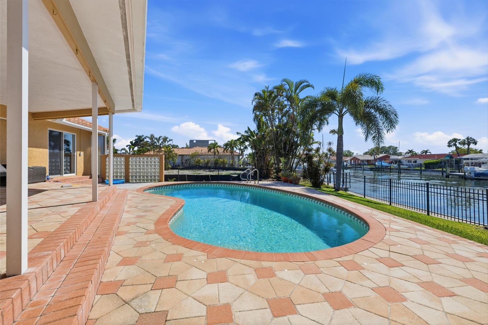 Image 40 of 60 For 1997 Hawaii Avenue Ne