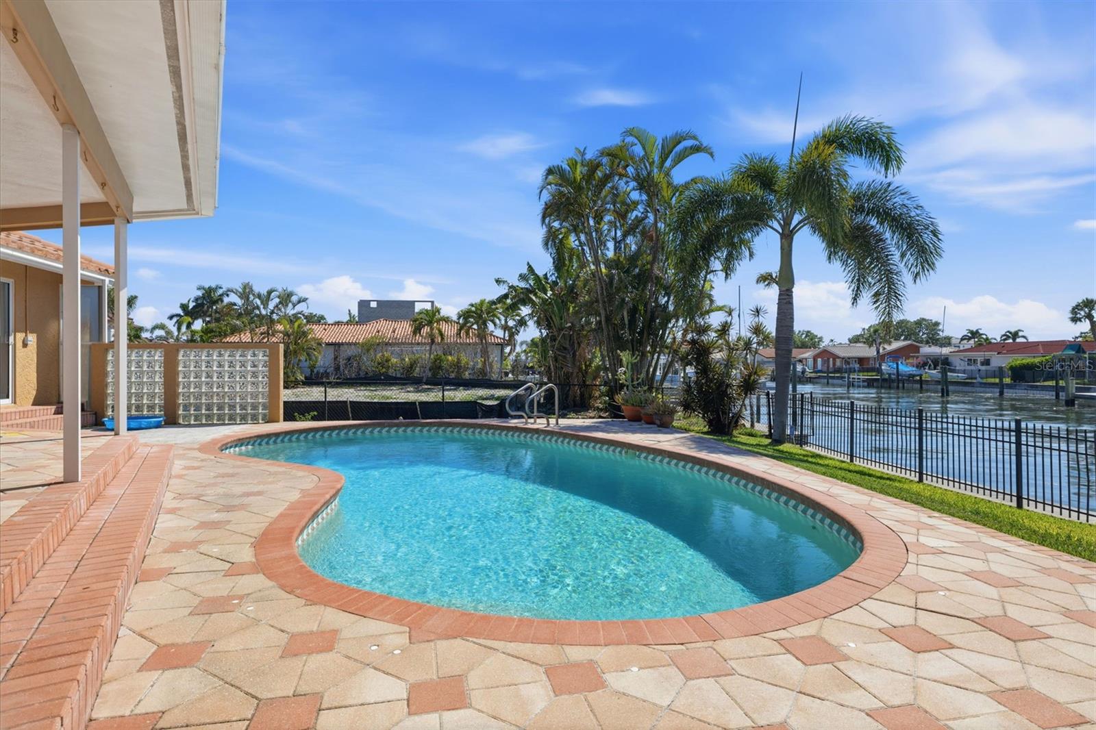 Image 41 of 60 For 1997 Hawaii Avenue Ne