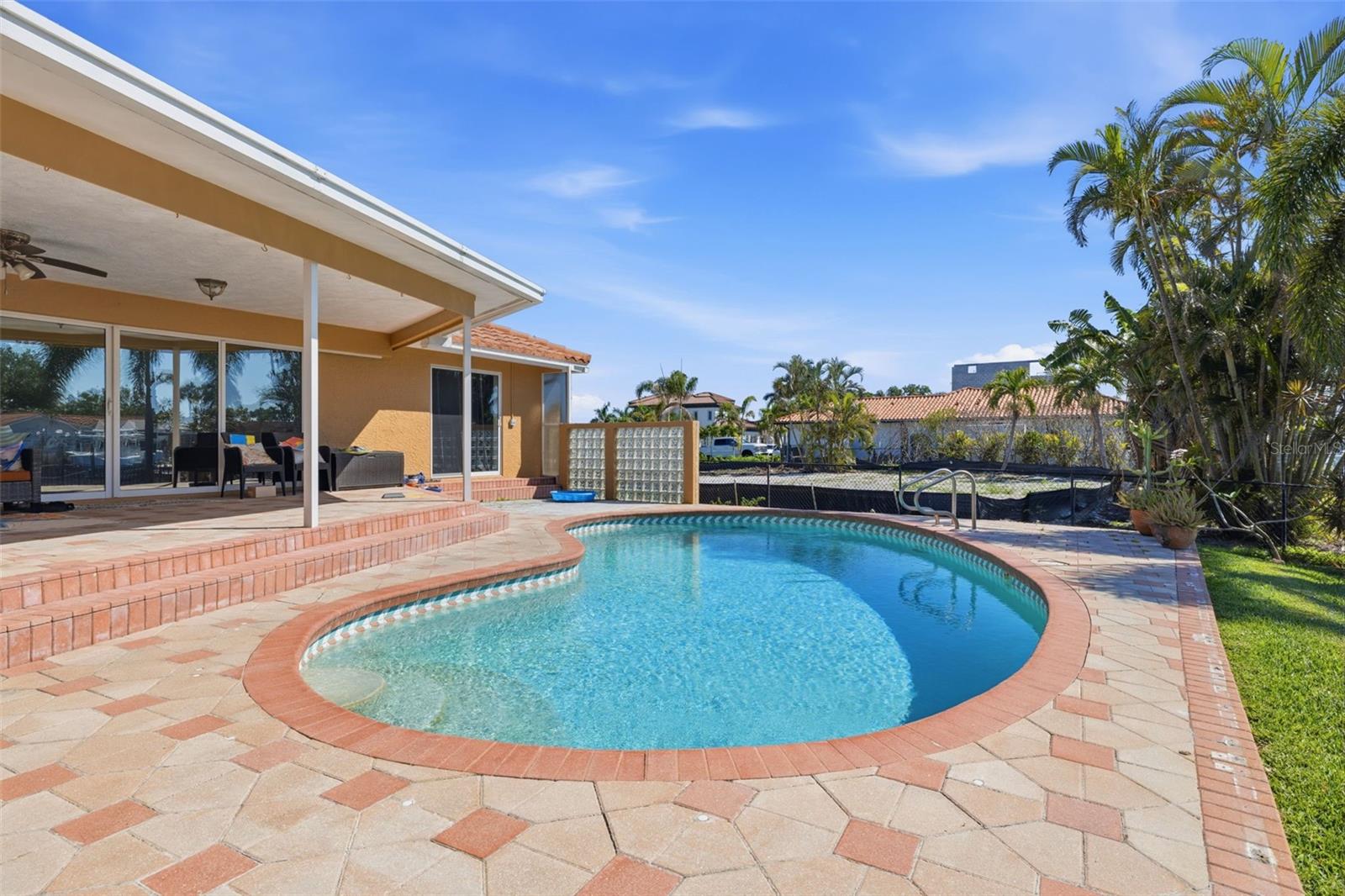 Image 42 of 60 For 1997 Hawaii Avenue Ne