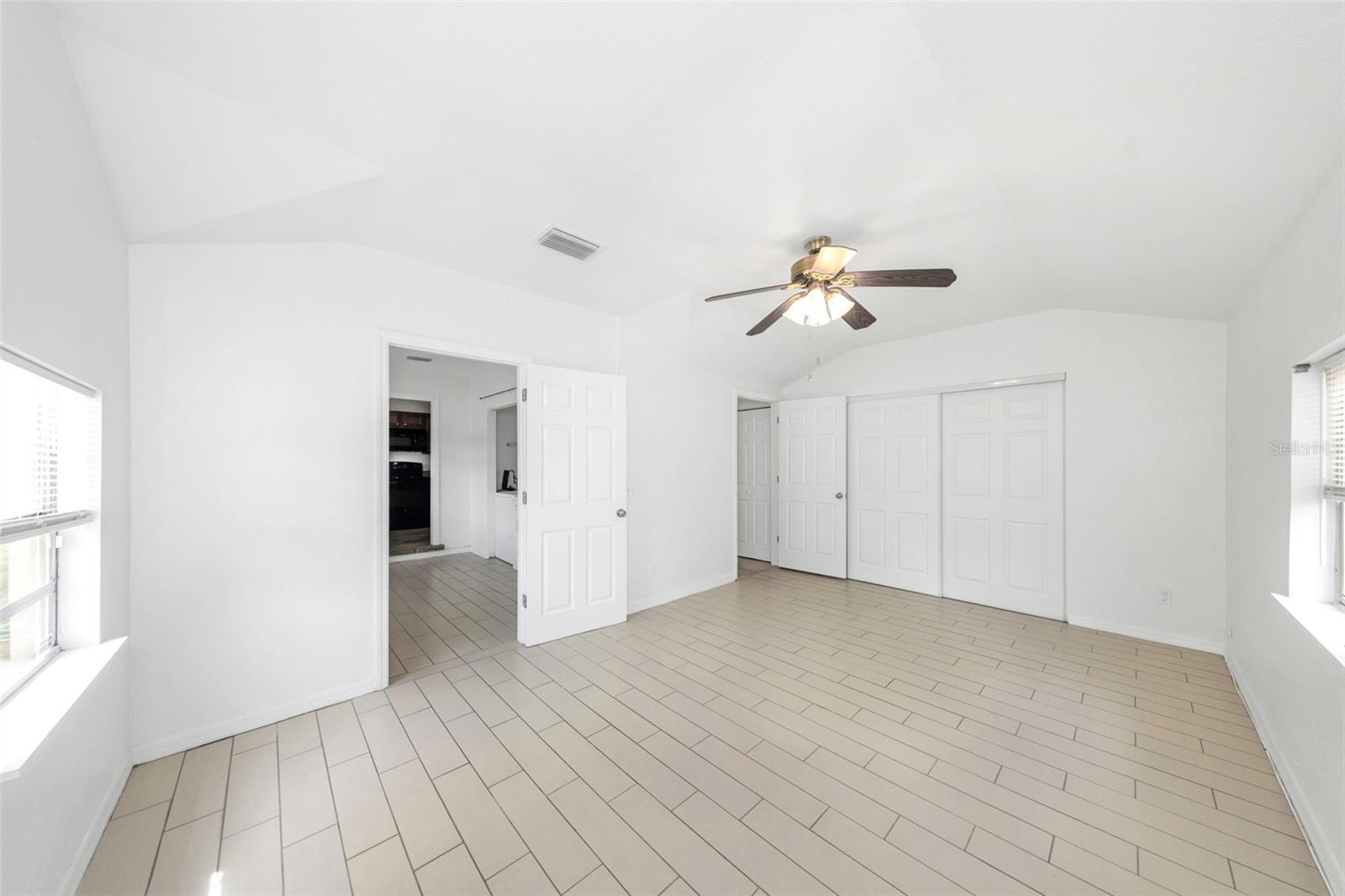 Image 14 of 37 For 2545 32nd Avenue N