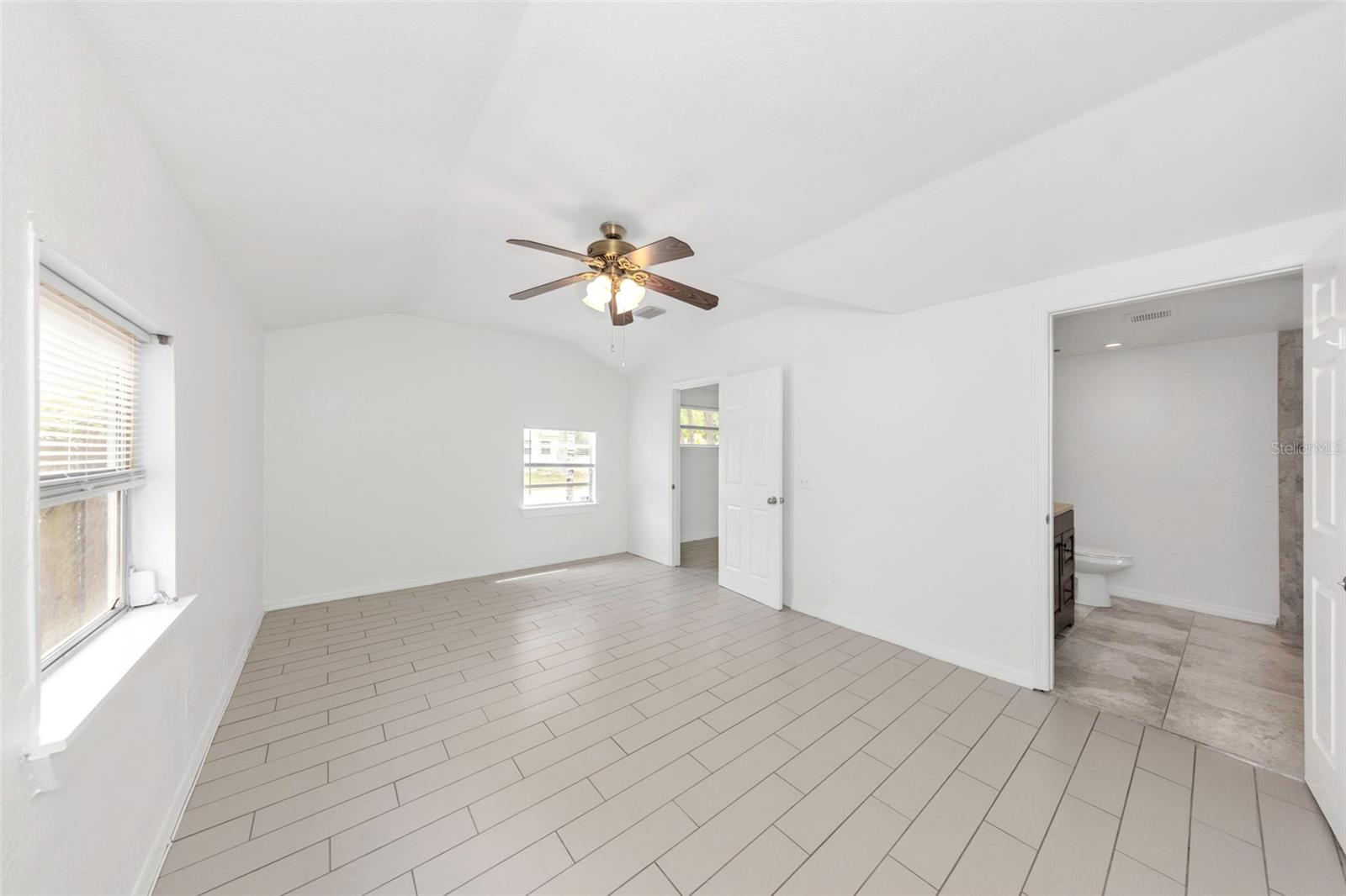 Image 15 of 37 For 2545 32nd Avenue N