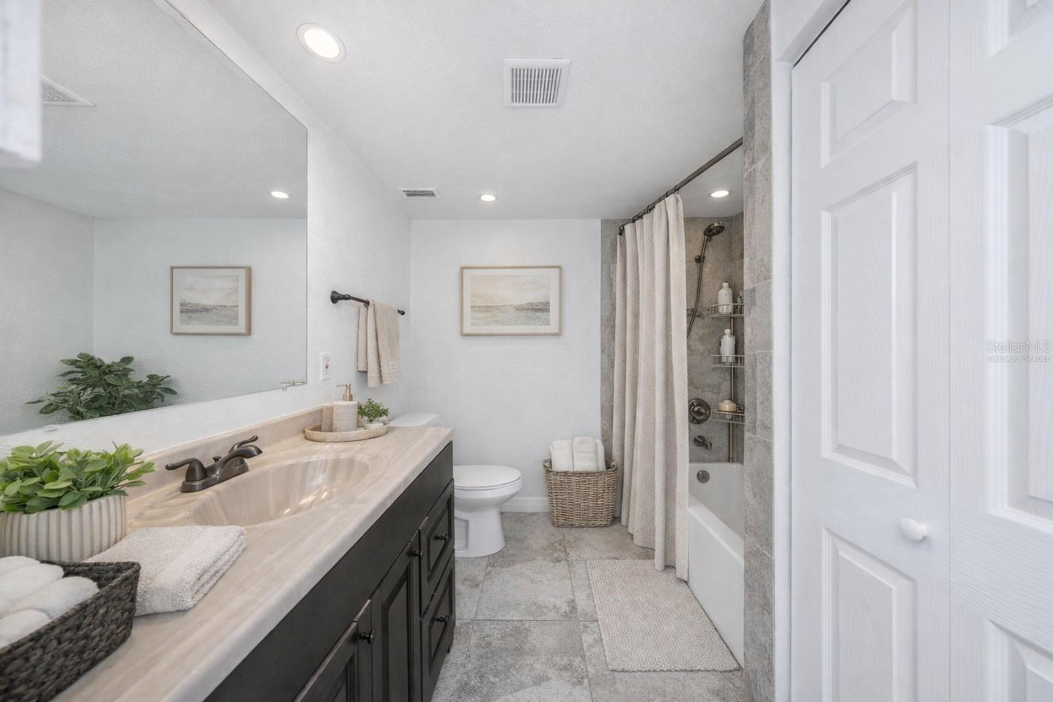 Image 16 of 37 For 2545 32nd Avenue N