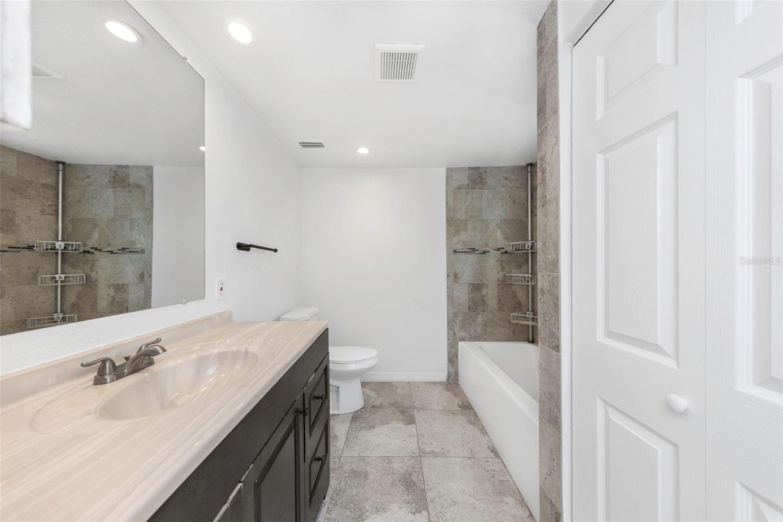 Image 17 of 37 For 2545 32nd Avenue N