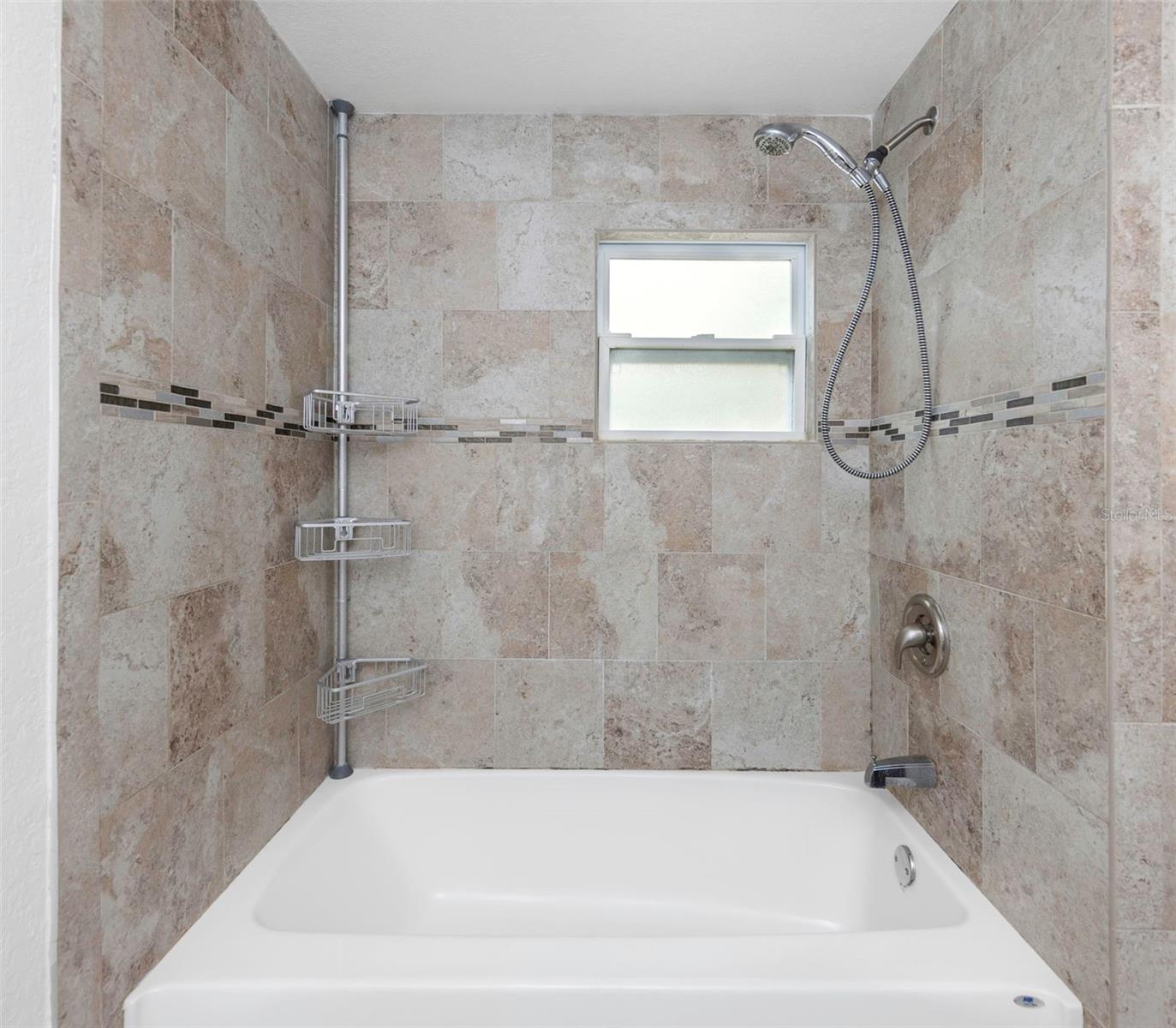 Image 18 of 37 For 2545 32nd Avenue N