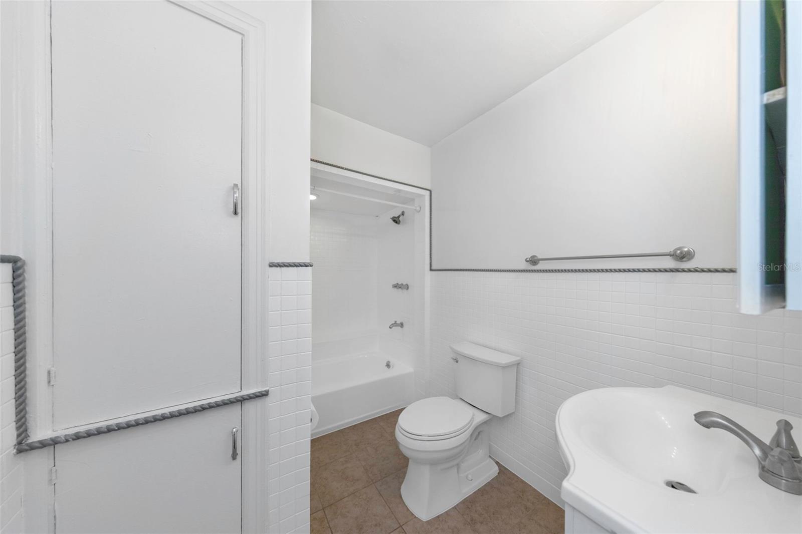 Image 24 of 37 For 2545 32nd Avenue N