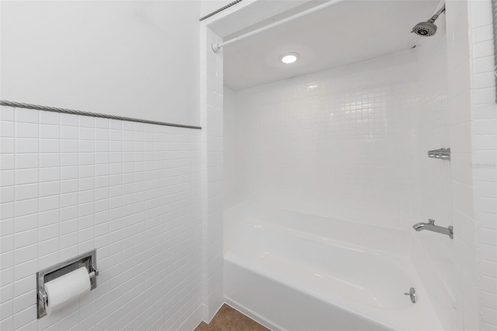 Image 25 of 37 For 2545 32nd Avenue N