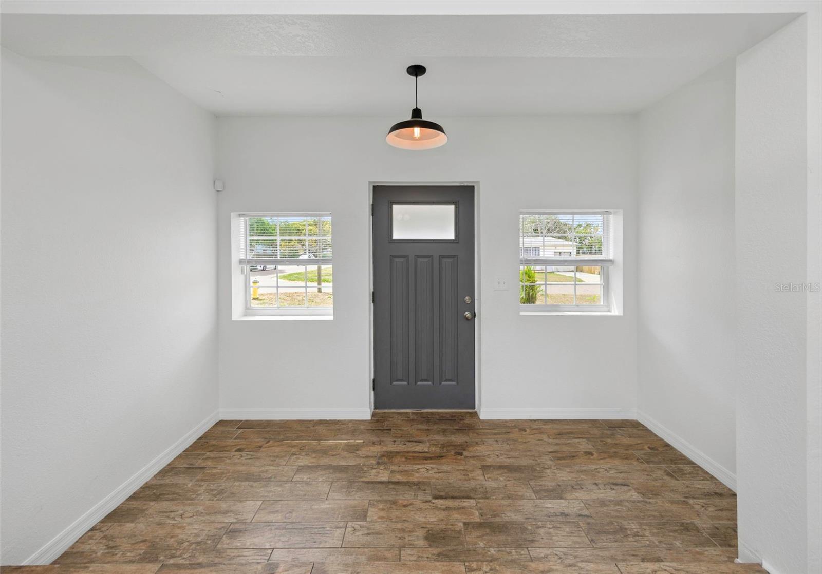 Image 3 of 37 For 2545 32nd Avenue N