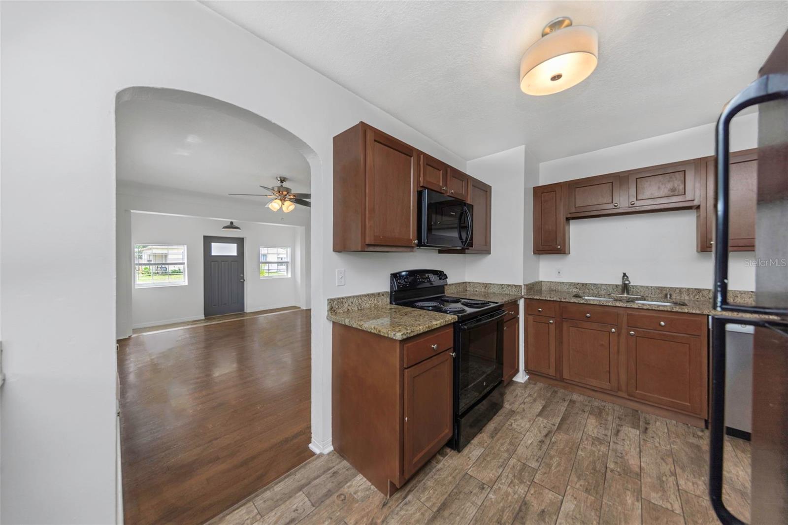 Image 7 of 37 For 2545 32nd Avenue N