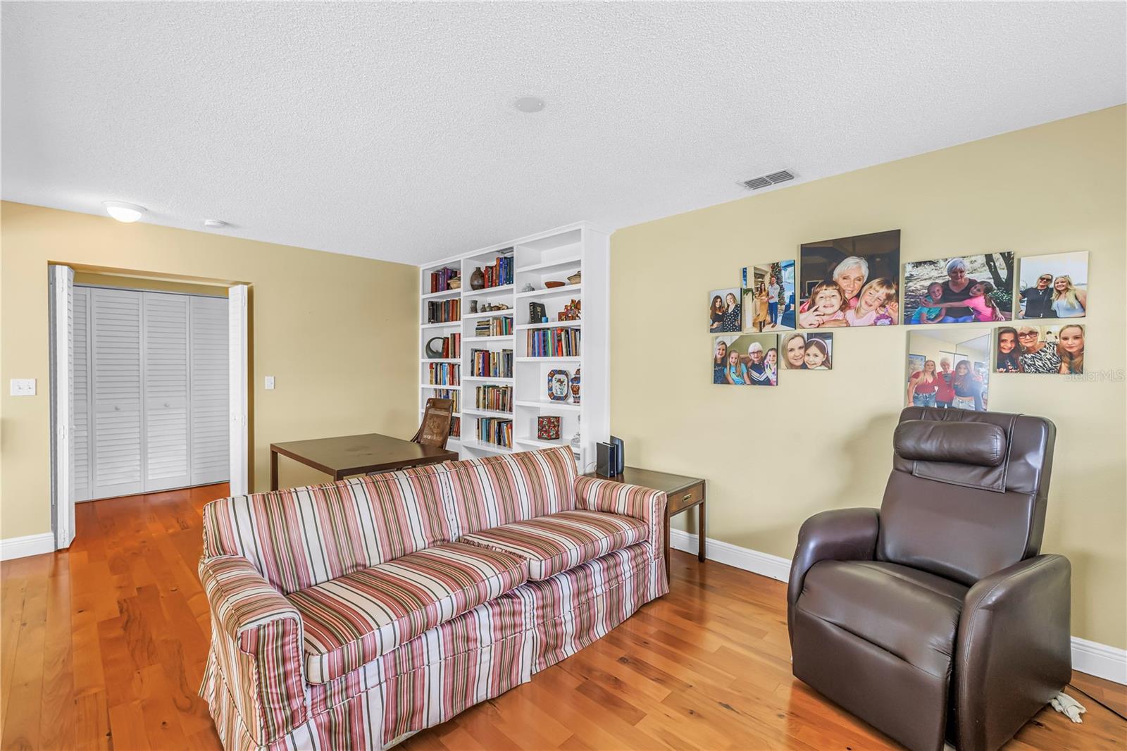 Image 22 of 30 For 5861 Calais Boulevard N 1