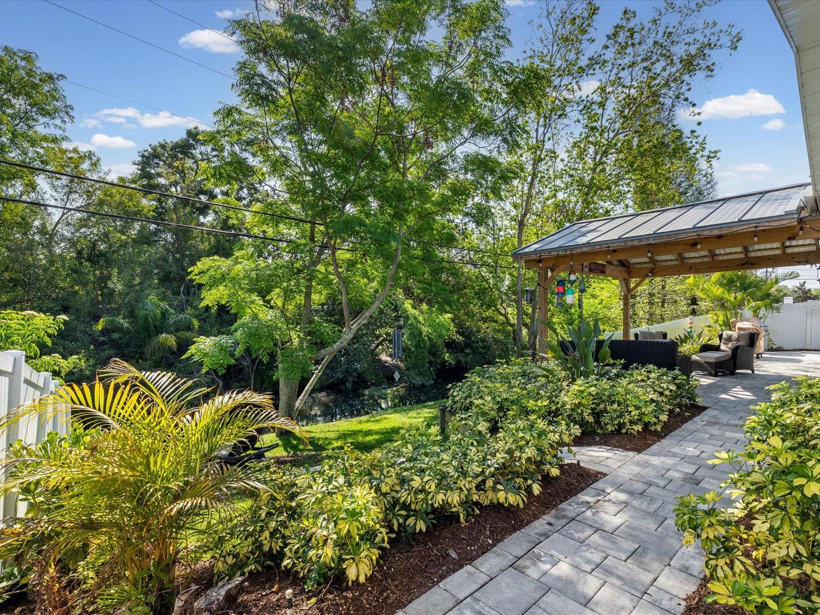 Image 25 of 37 For 1405 Embassy Drive