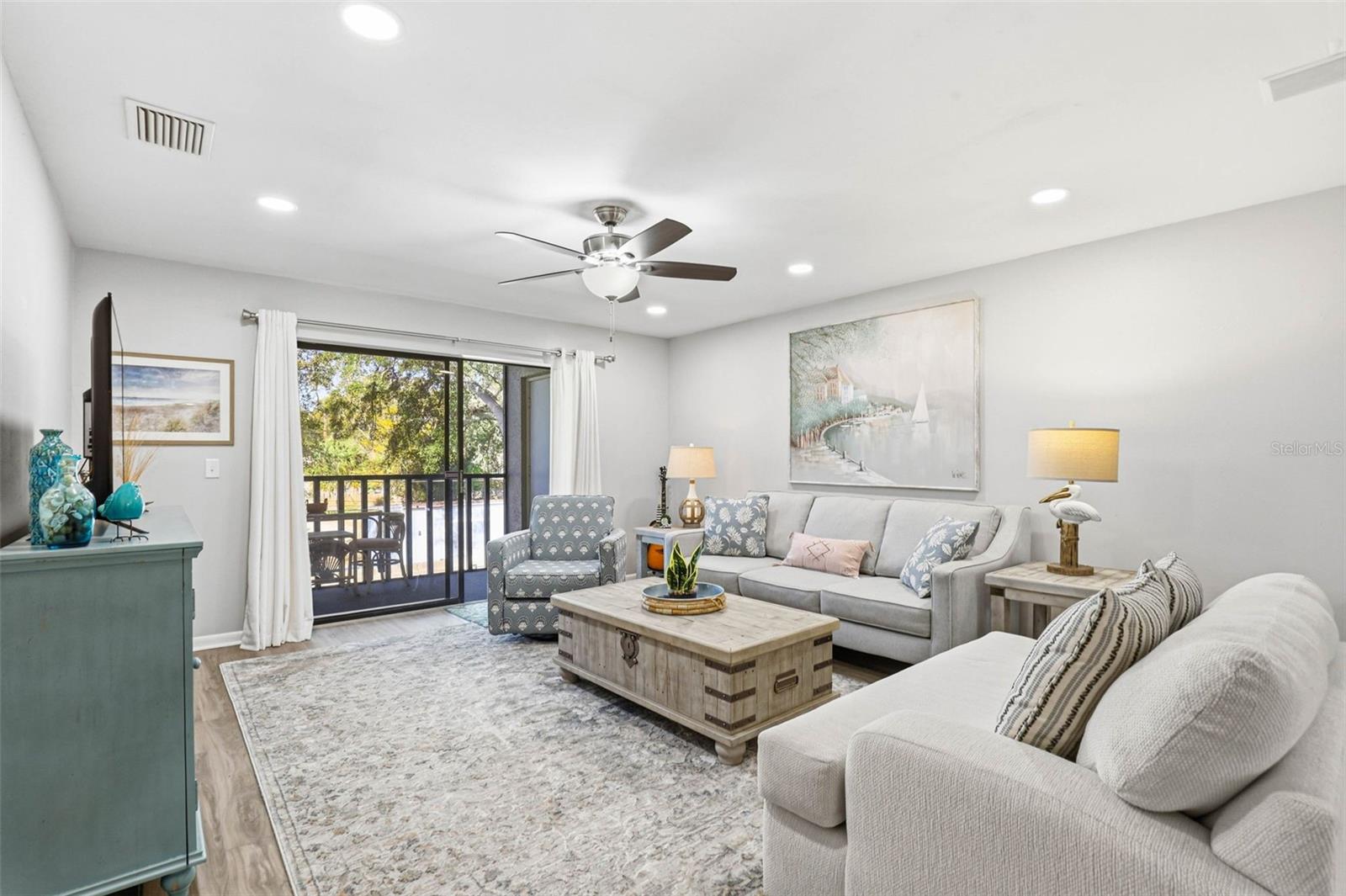 Image 21 of 56 For 101 Lake Avenue Ne 215