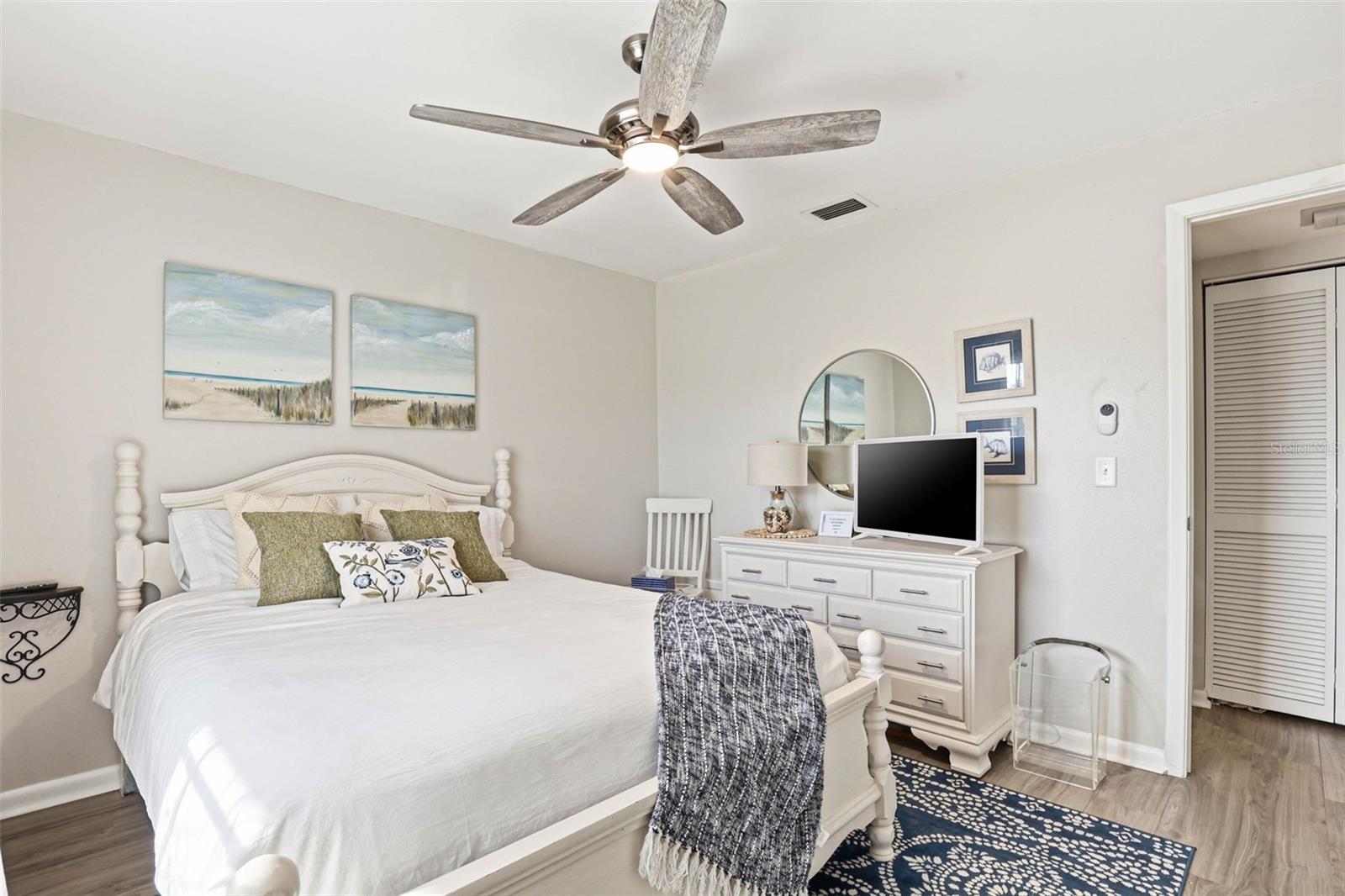 Image 27 of 56 For 101 Lake Avenue Ne 215