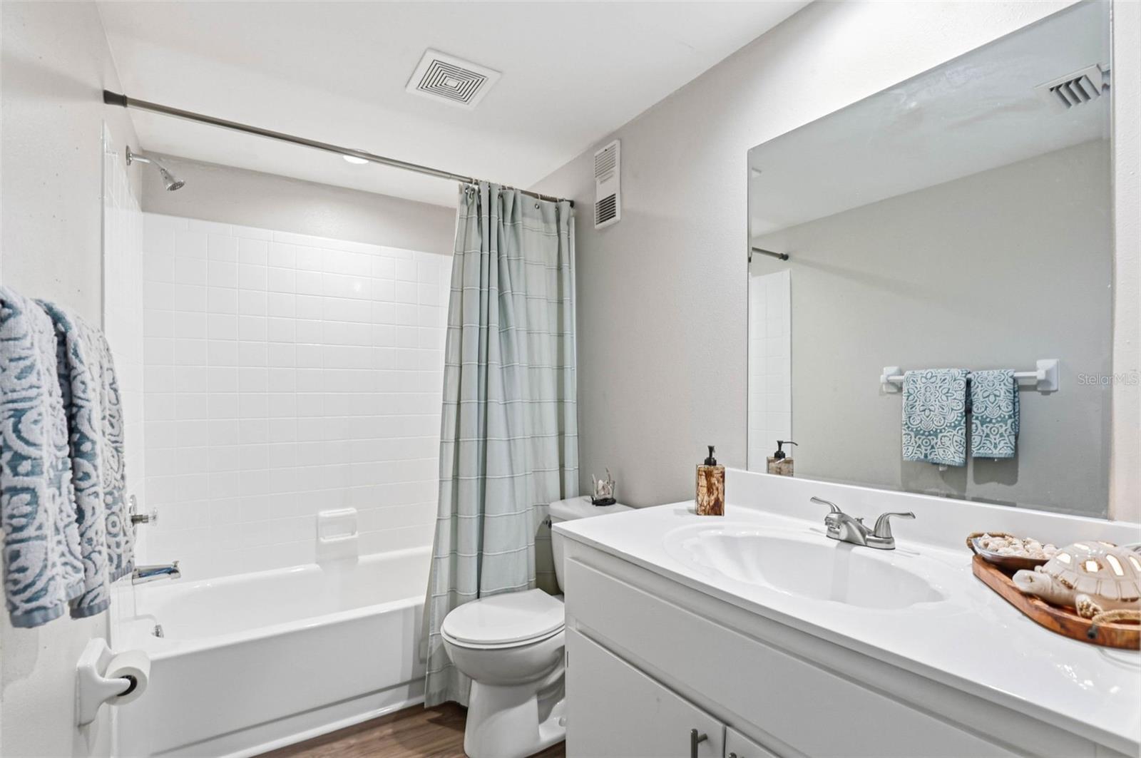 Image 28 of 56 For 101 Lake Avenue Ne 215