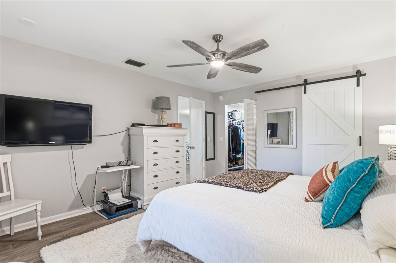 Image 35 of 56 For 101 Lake Avenue Ne 215