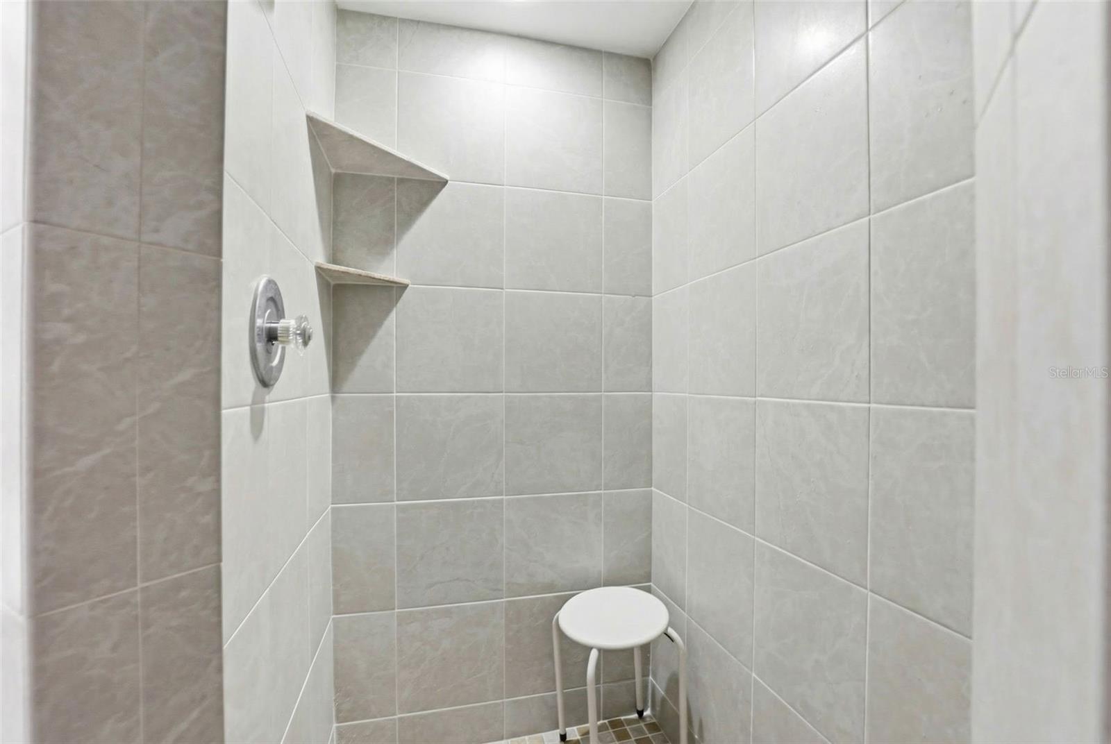 Image 41 of 56 For 101 Lake Avenue Ne 215